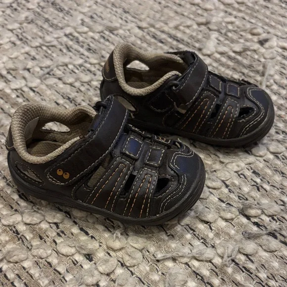 Stride Rite Black and Tan Kids Sandals - Picture 2 of 3